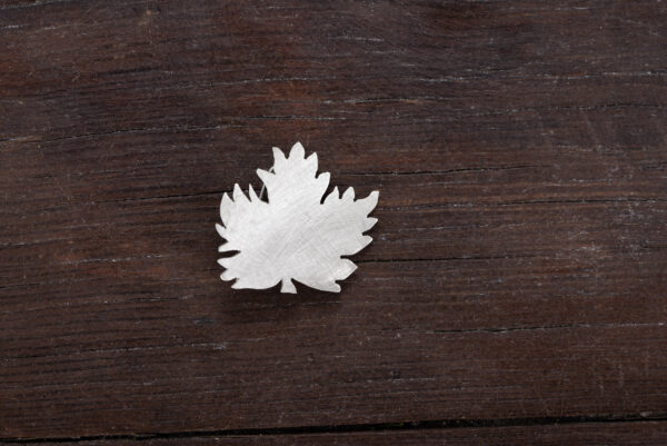 Broszka srebrny liść klonu (mała)