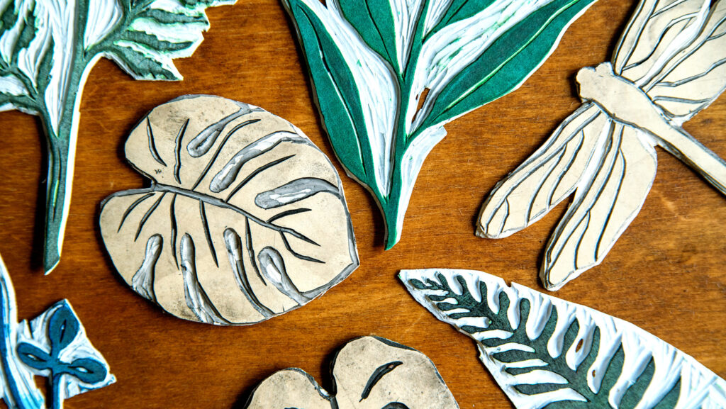 Roślinne wzory na warsztatach linorytu w Warszawie