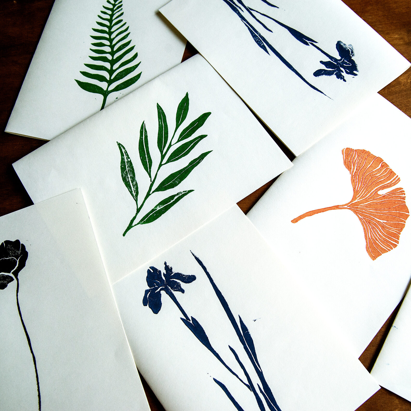 Grafiki odbite podczas warsztatów linorytu w Warszawie