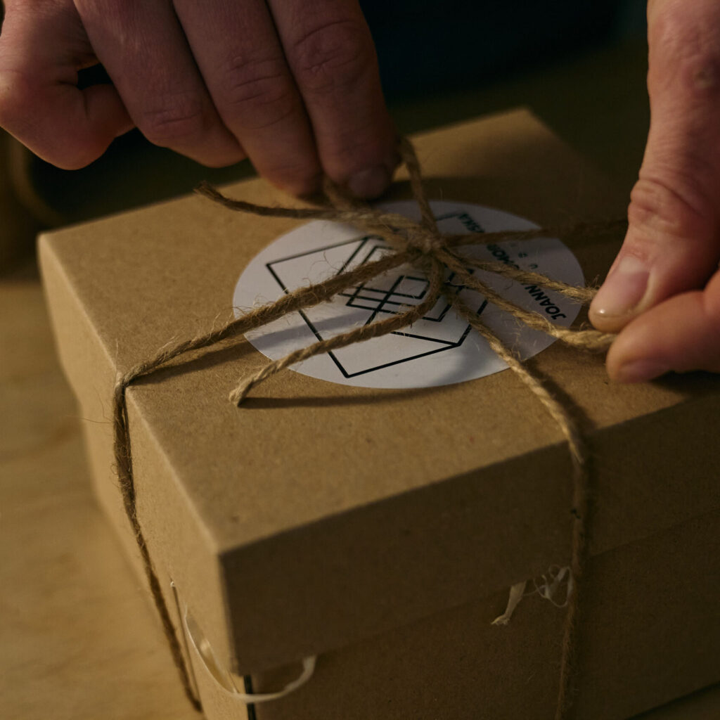 Ręcznie wykonane prezenty firmowe - biżuteria, świece, zegary