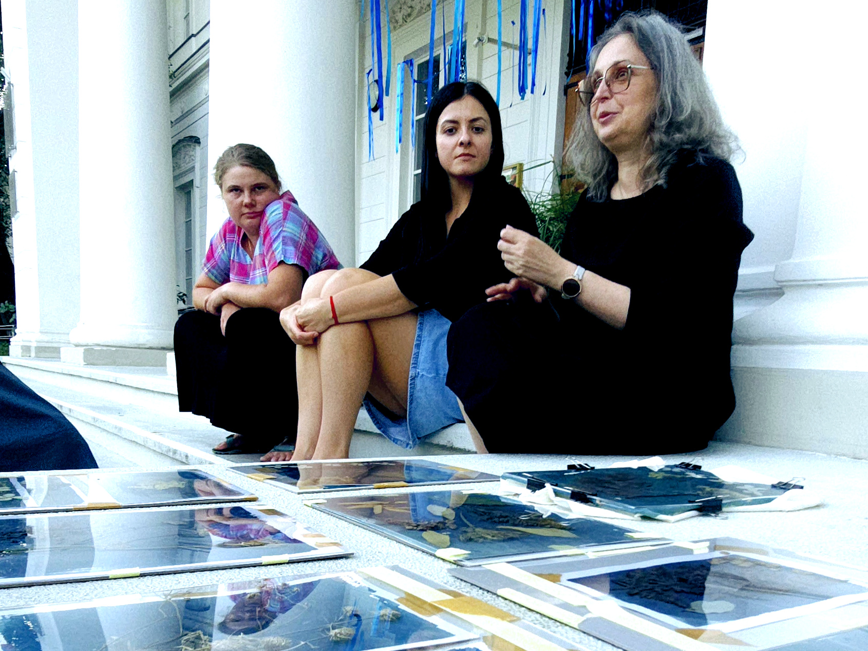 Kameralna atmosfera warsztatów cyjanotypii