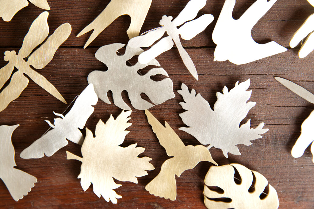 Mosiądz, alpaka, srebro – metale do tworzenia biżuterii